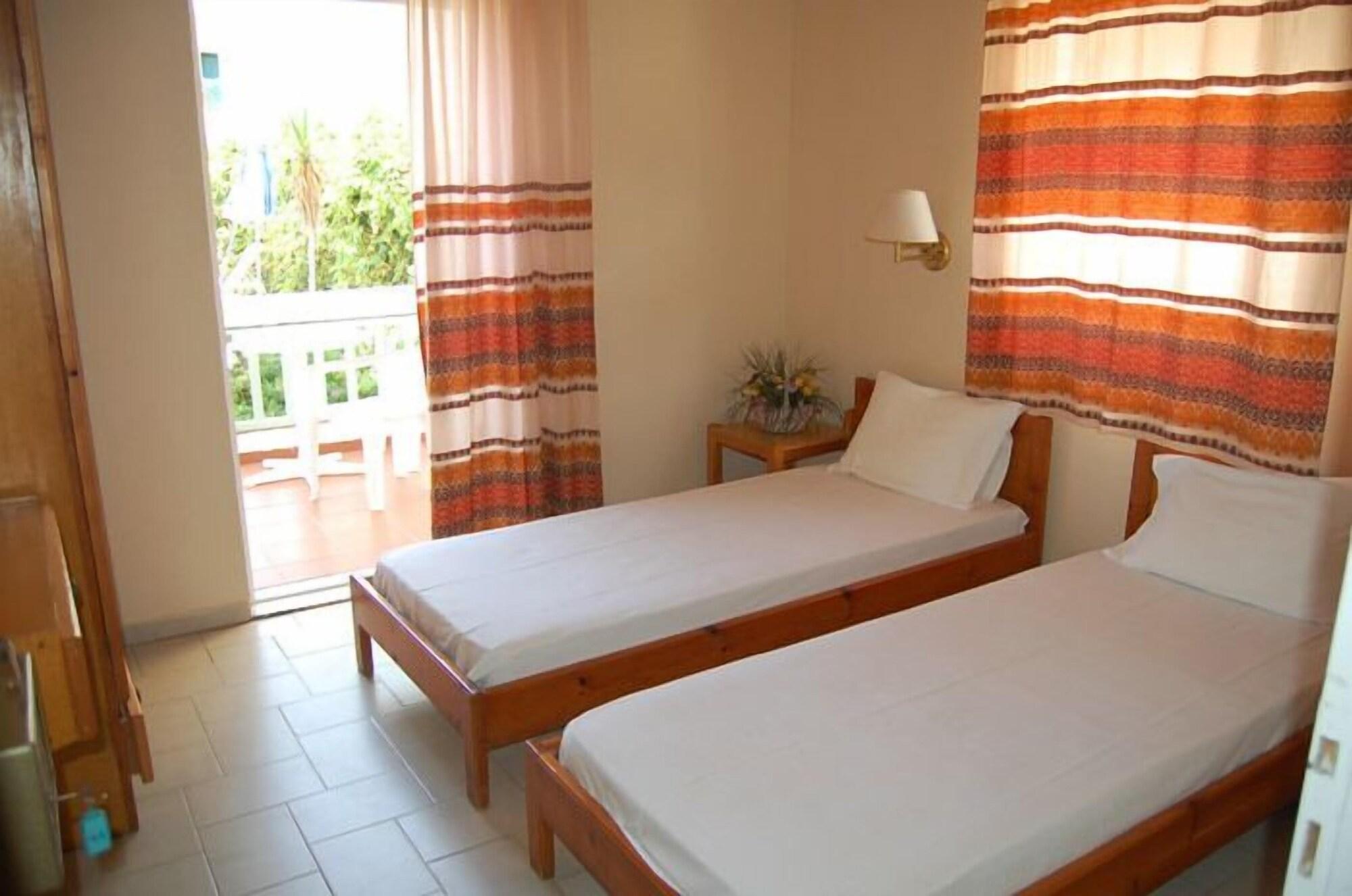 Haris Apartments Kokkini Hani Exterior foto