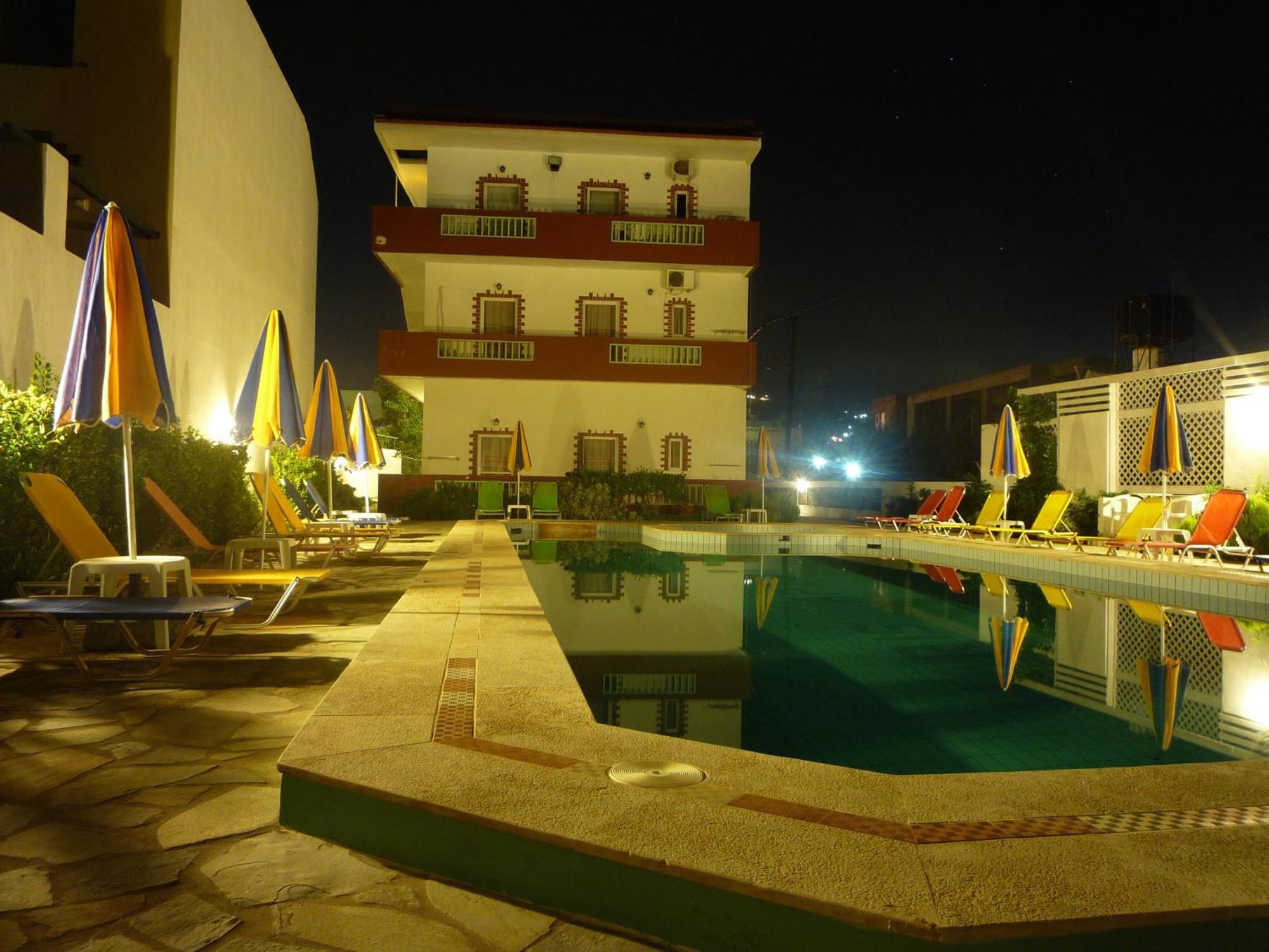 Haris Apartments Kokkini Hani Exterior foto