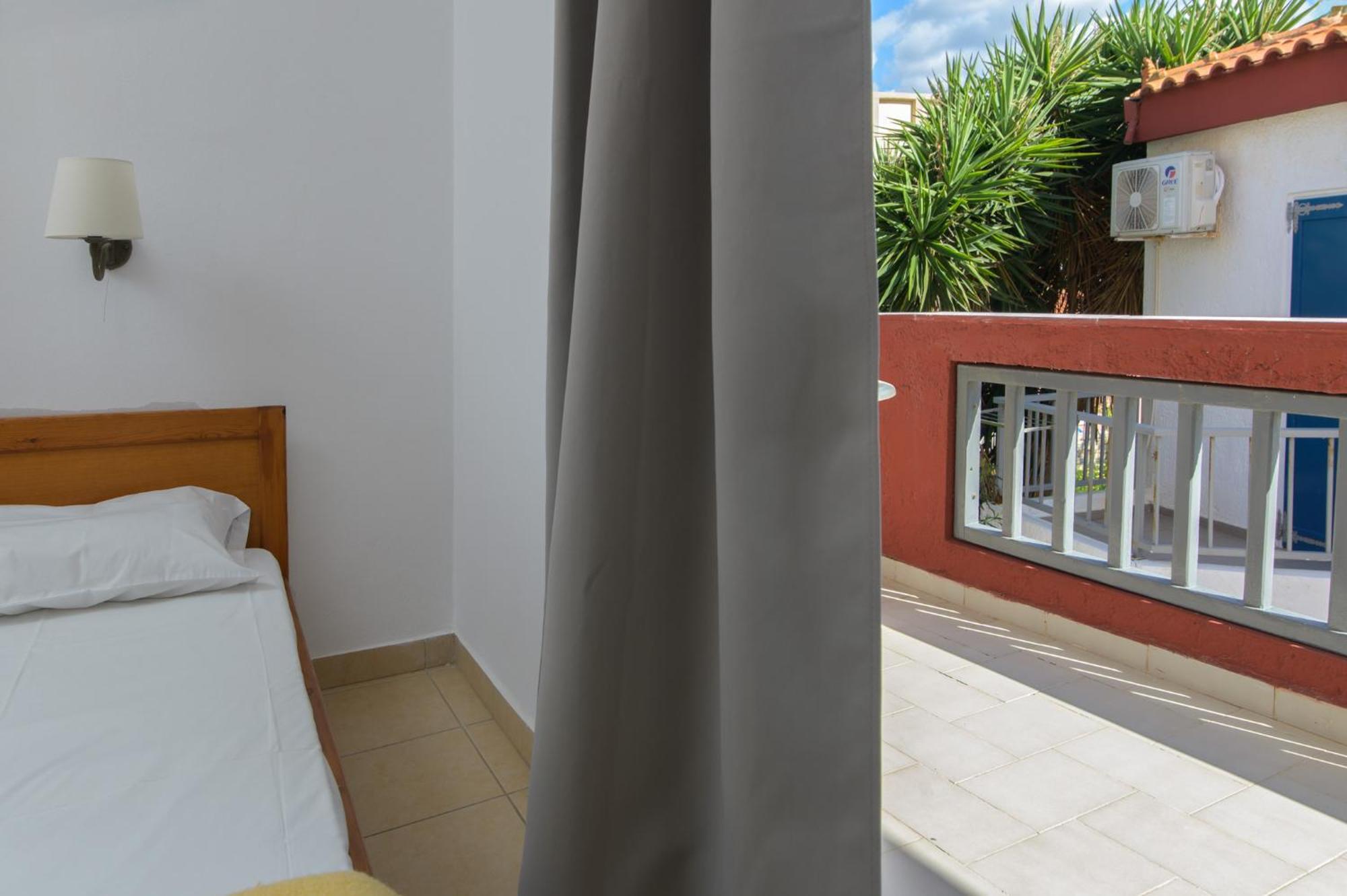 Haris Apartments Kokkini Hani Exterior foto