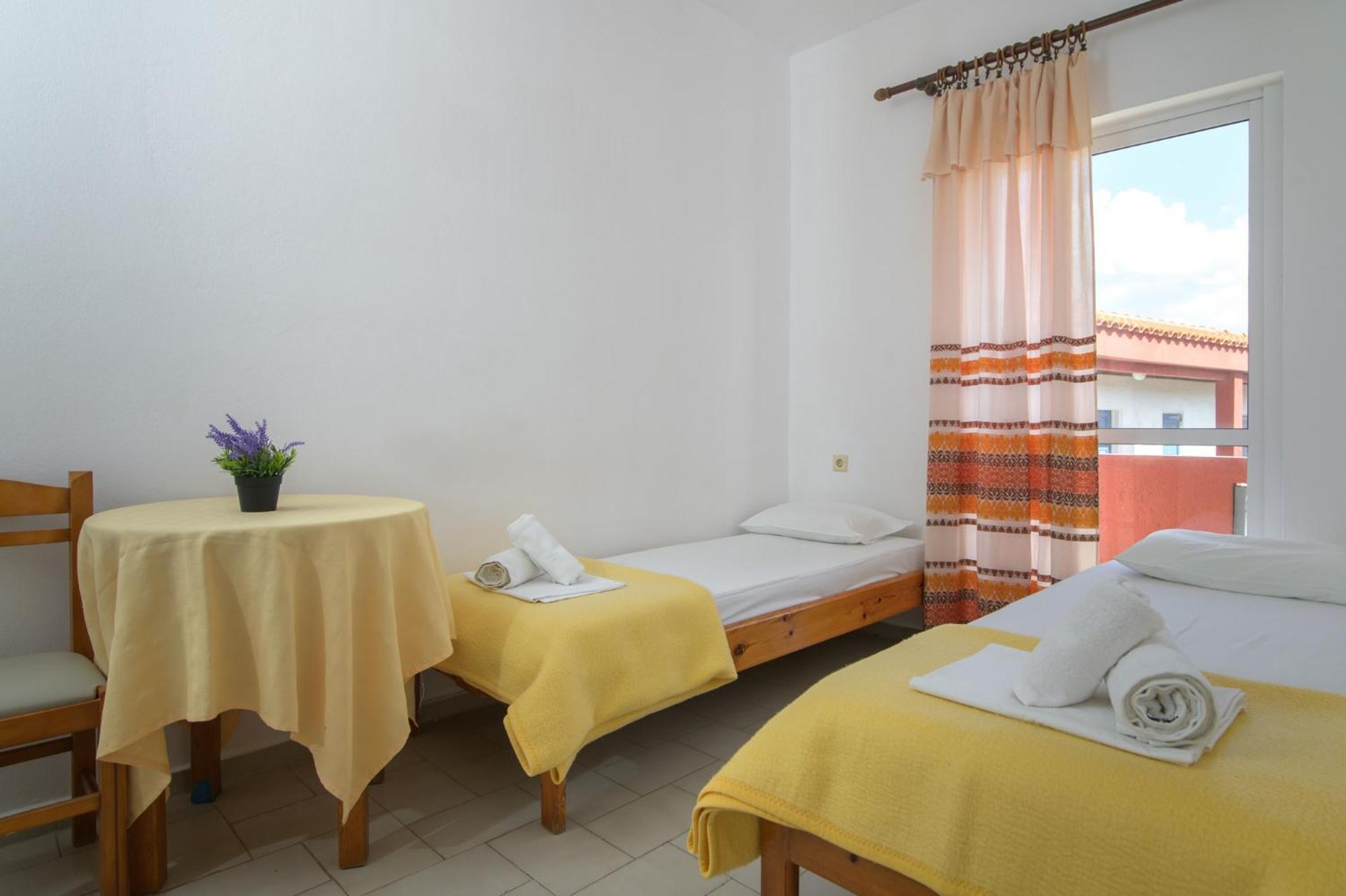 Haris Apartments Kokkini Hani Exterior foto
